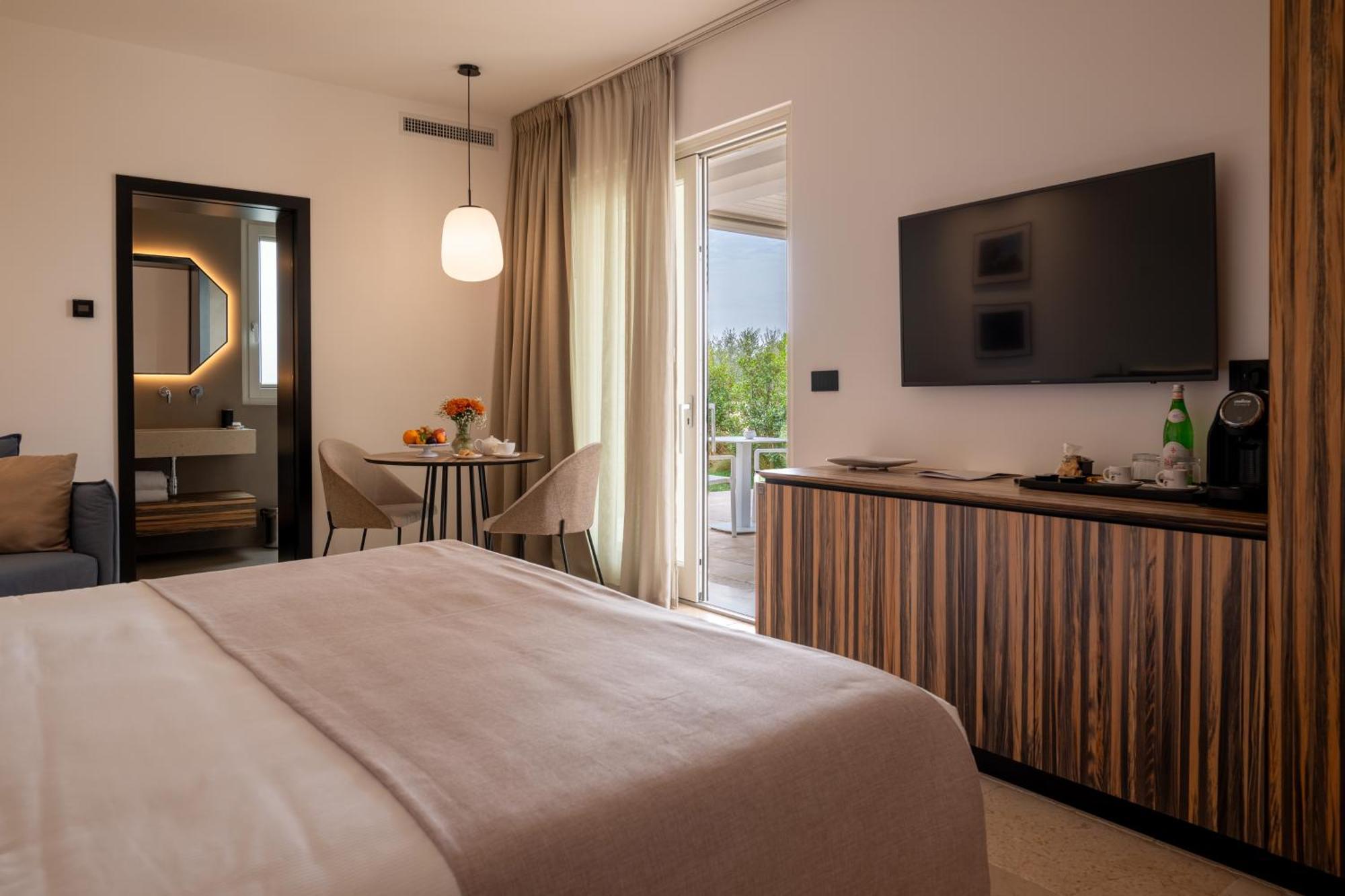 Essenza Relais Contemporaneo Bed & Breakfast Cisternino Exterior photo